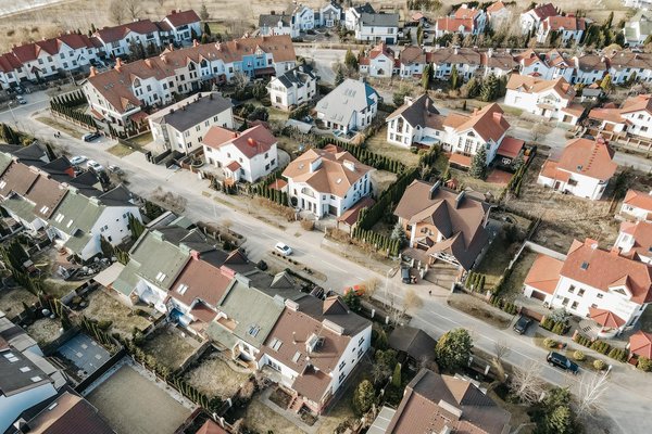 Aménagement d'une terrasse autour d'une piscine : conseils pratiques